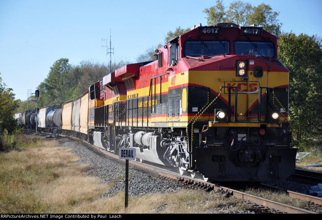 Manifest comes into the siding to enter the yard